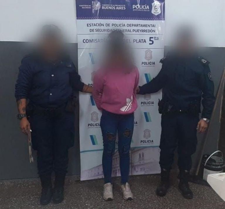 Mujer atacó a piedrazos la casa de un hombre de 73 años porque no le