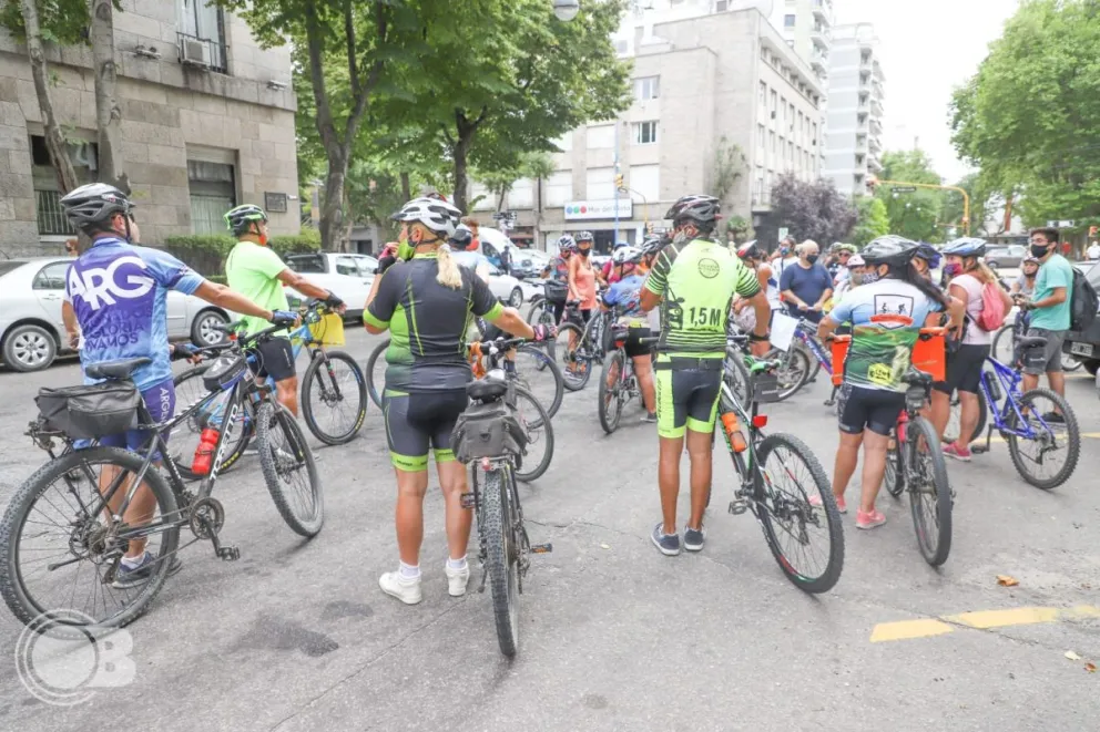 Ciclistas se movilizaron frente al Municipio reclamando seguridad: "Esto no da para más"