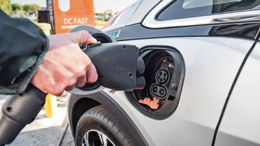 Autorizan la importación de 500 vehículos híbridos y eléctricos a siete automotrices