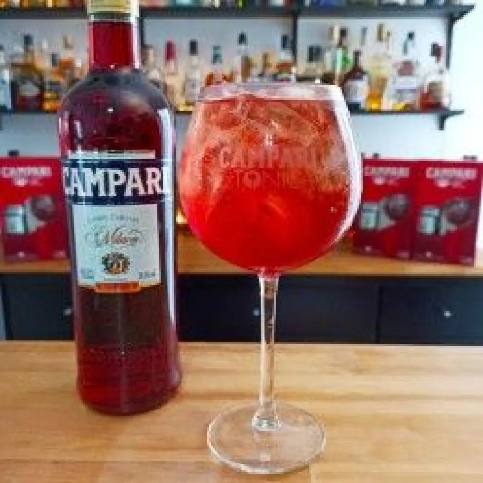 "CAMPARI TONIC", uno de los tragos del momento