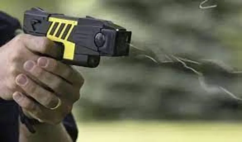 Impulsan un proyecto de ley para autorizar el uso de pistolas Taser