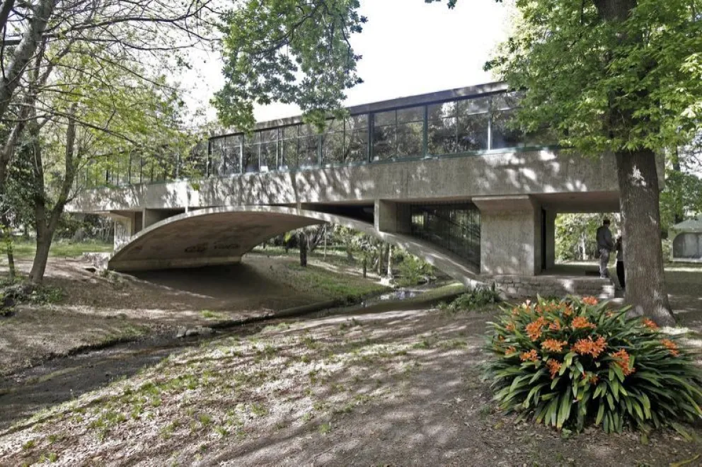 Restauración de la Casa sobre el Arroyo: “Es una deuda con el paisaje de naturaleza mezclada con espacio urbano”