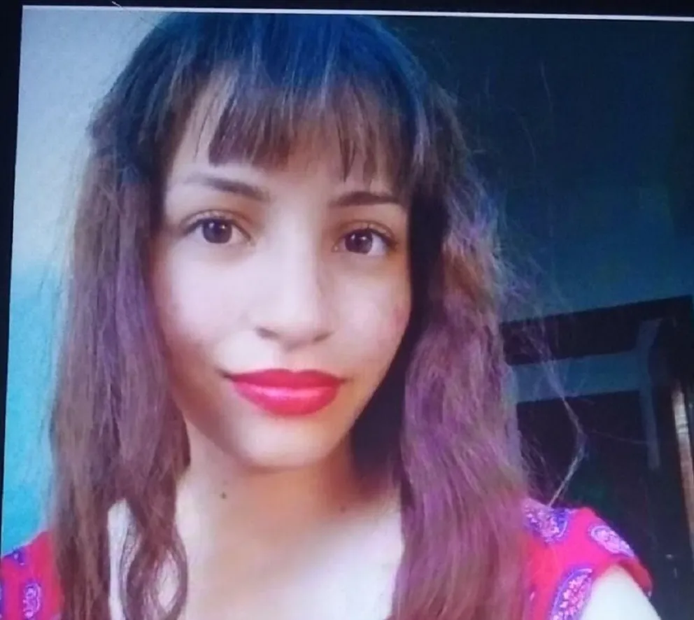 Buscan a una menor de 17 años que se fue con su novio de 56