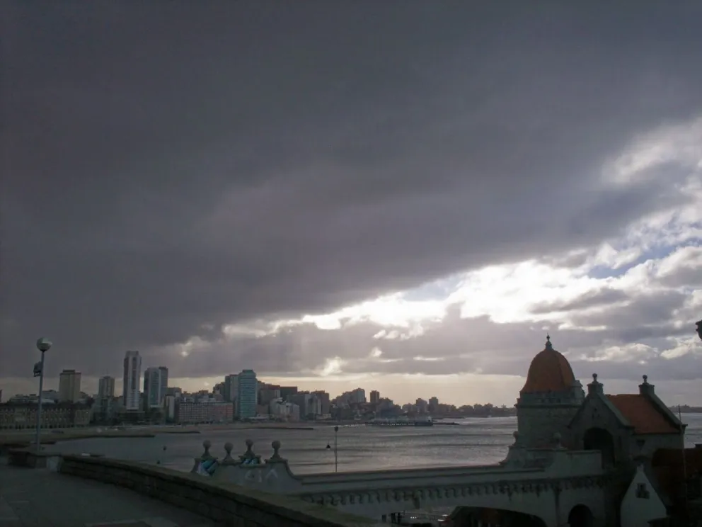 Emiten alerta meteorológico por fuertes tormentas en Mar del Plata