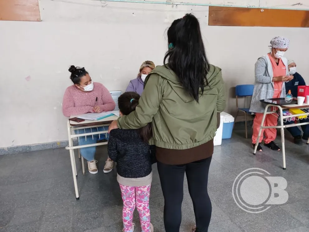 En la última semana de vacaciones continúa el operativo de vacunación en colegios marplatenses