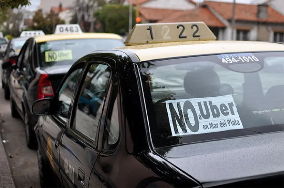 Uber versus taxis y remises: El Frente de Todos pide discutir el tema "sin enfrentamientos"