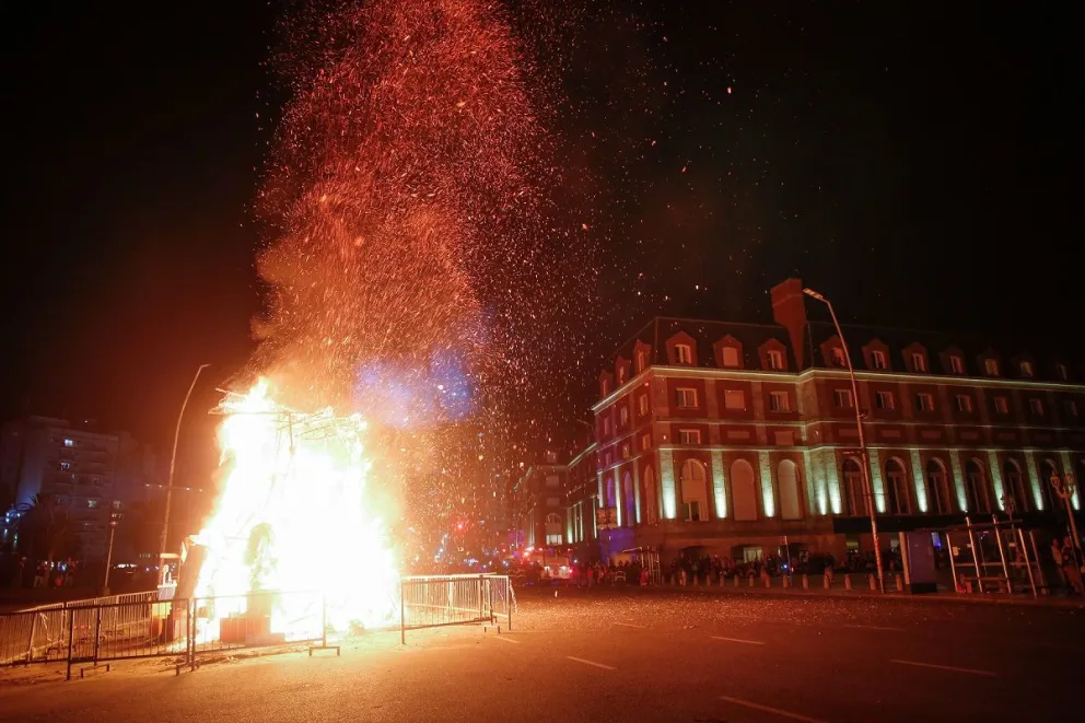 Volvió a arder en Mar del Plata la Falla Valenciana