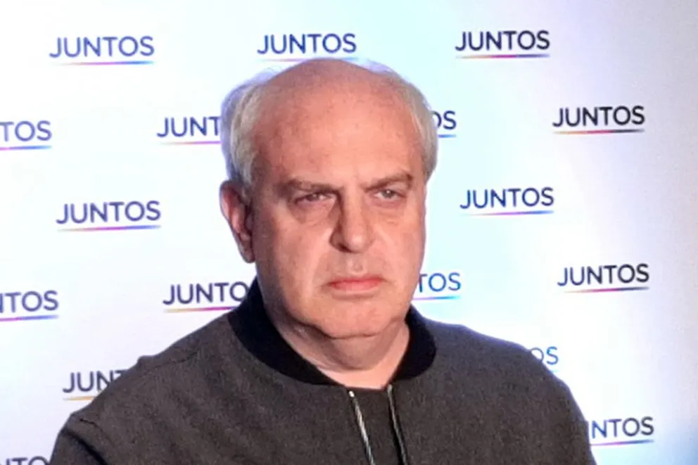 Rabinovich denunció que fue apedreado un local céntrico de Juntos