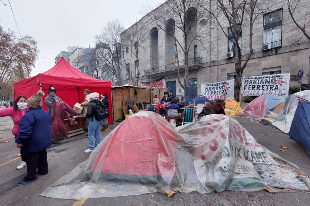 La Unidad Piquetera vuelve a reclamar en Mar del Plata con acampe frente a la Municipalidad