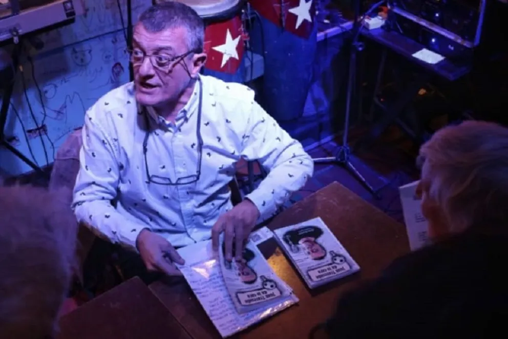 Juan Travesaño develó el misterio y dio la cara en la presentación de su libro