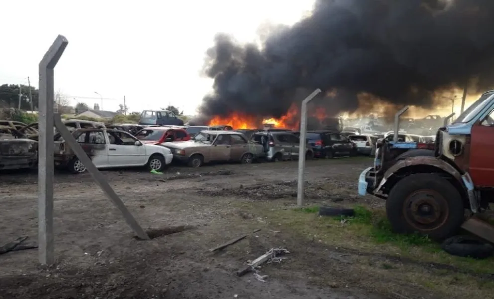 INCENDIO PREDIO AUTOS