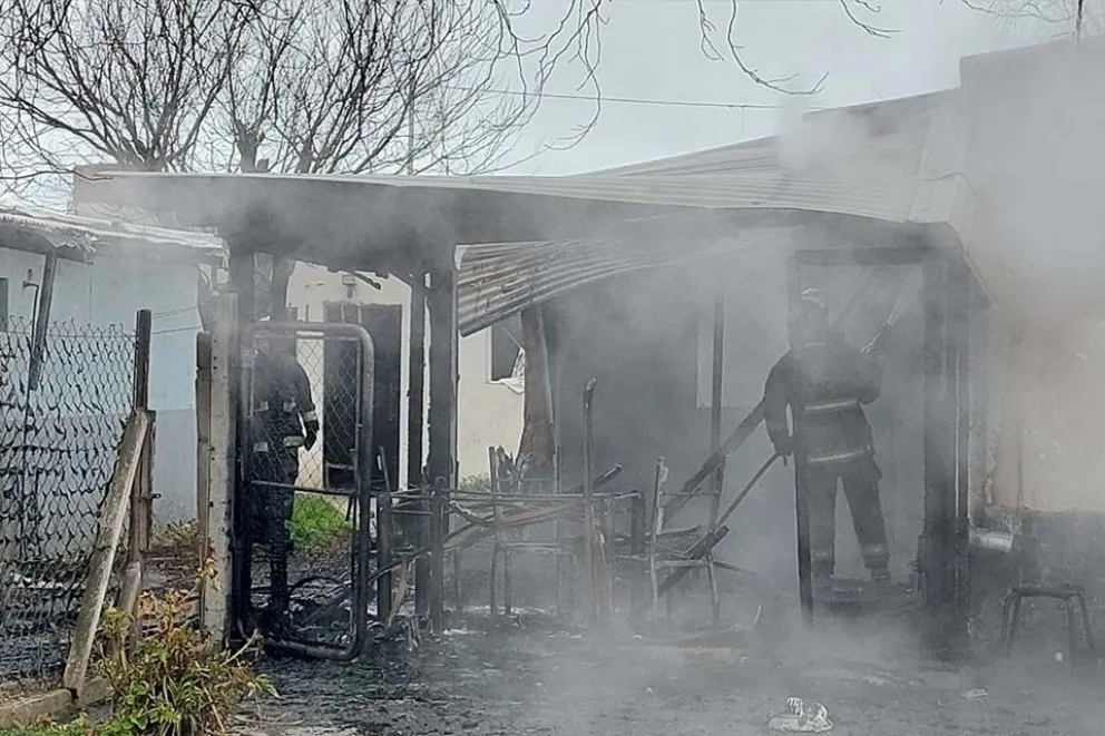 Un incendio destruyó una vivienda: una familia pide ayuda