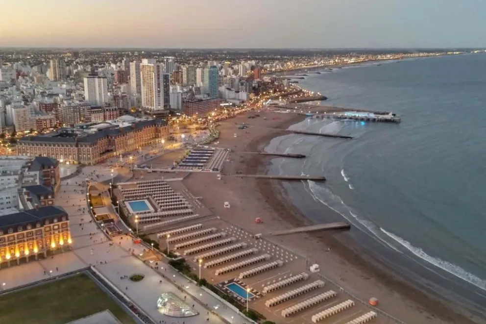 Los lazos ocultos entre Río de Janeiro y Mar del Plata en una deriva literaria novedosa y sagaz