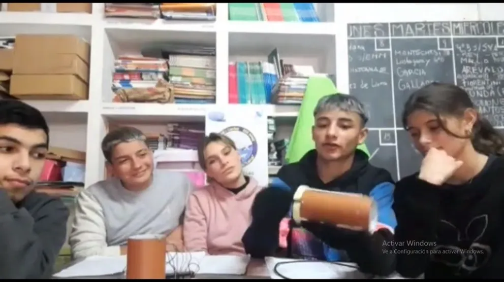 Estudiantes marplatenses diseñaron junto a su profesor de Física un satélite para detectar derrames de petróleo