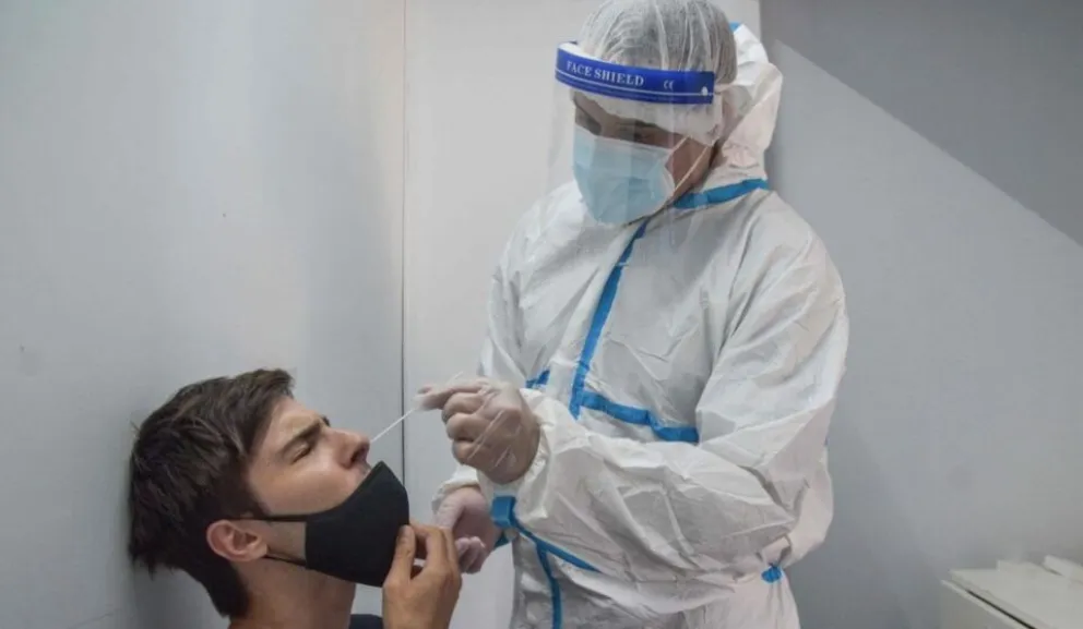 Aseguran que hubo una "notoria" suba de casos de Covid en diciembre y enero