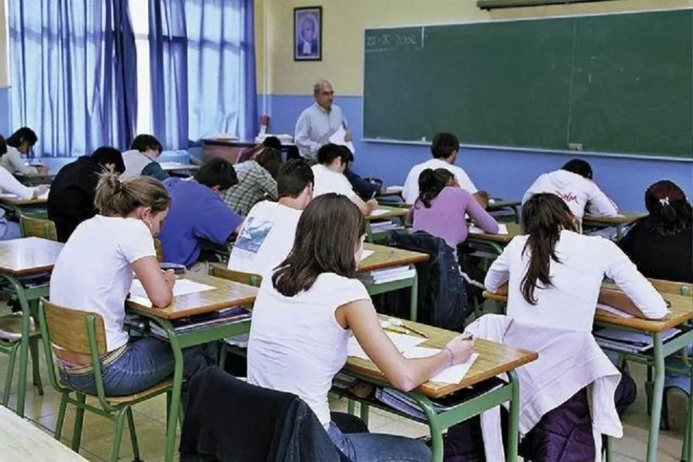 Rechazan la idea de penar el adoctrinamiento en las escuelas: "Es volver a la persecución, en las aulas hay debate"
