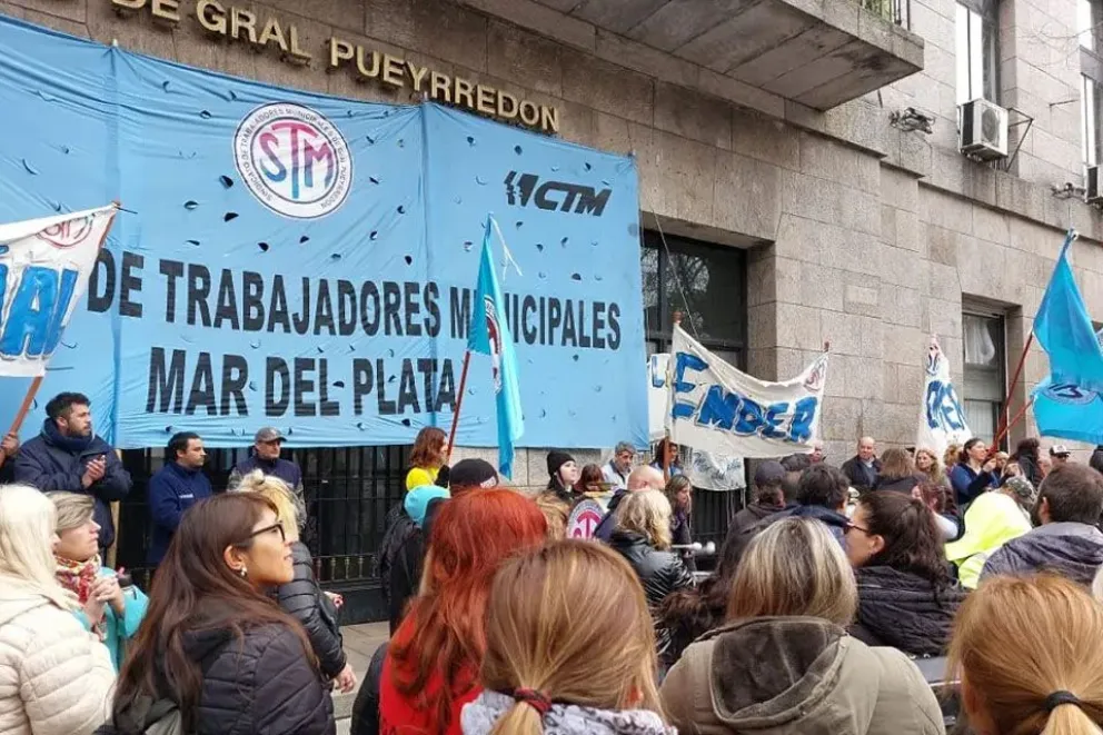 Municipales piden un 35% de aumento para que sus salarios no pierdan ante la inflación
