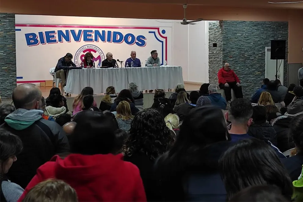Trabajadores municipales confirmaron que adhieren al paro de este viernes y marchan por el Día de la Mujer