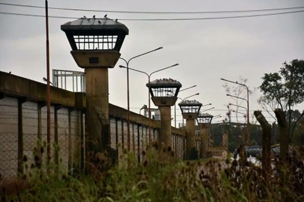 Detuvieron al director sanitario de la cárcel de Batán que daba drogas a cambio de favores sexuales