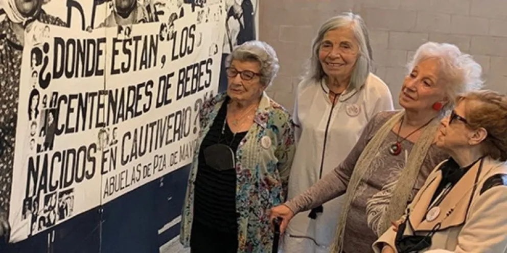 Presentan el libro Historias de Abuelas en el Teatro Auditorium