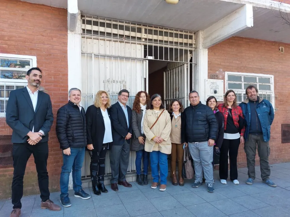 Sileoni entregó las llaves del nuevo edificio de la Secundaria N°38: “En marzo empezarán las clases”