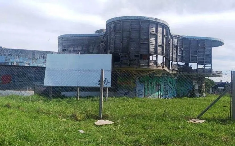 Lanzan una campaña para salvar al Parador Ariston que se encuentra en condiciones deplorables