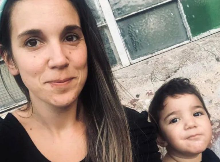 Un hombre asesinó a su hijo de tres años, le dio una feroz golpiza a su