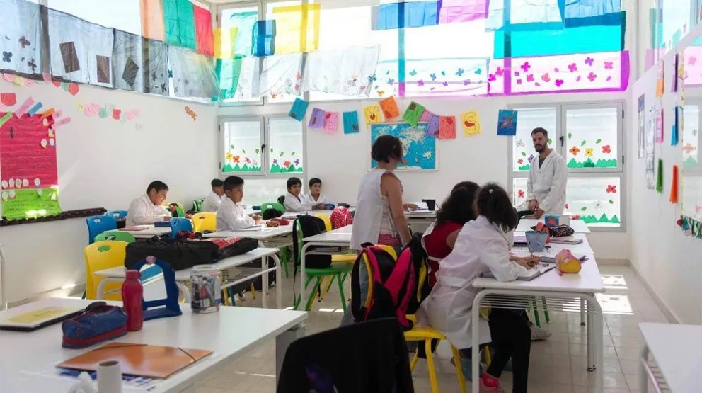 Cuestionan a diputado libertario que no cree en la obligatoriedad de la escuela: "Si lo agarra Sarmiento, lo acogota"