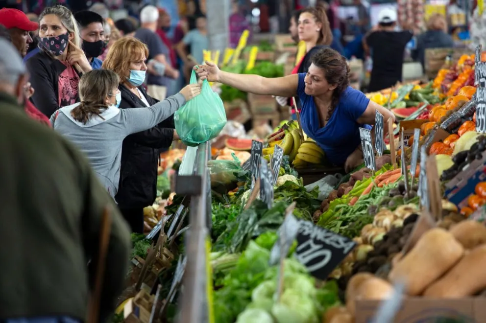 Se desploman los salarios y llora el bolsillo: la cebolla ya acumula un aumento del 400 por ciento