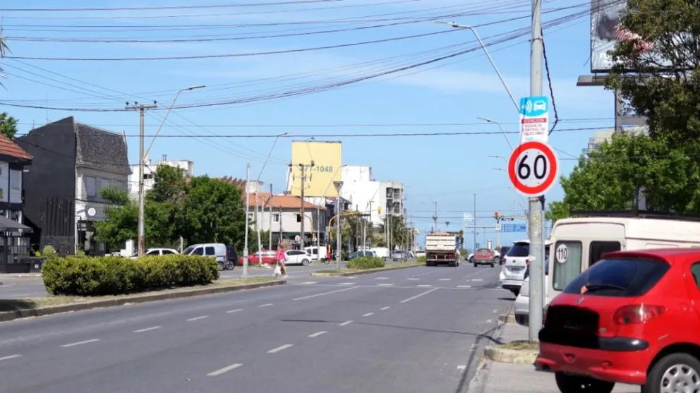 Atención al volante: cámaras y radares detectan infracciones y las multas van hasta 180 mil pesos