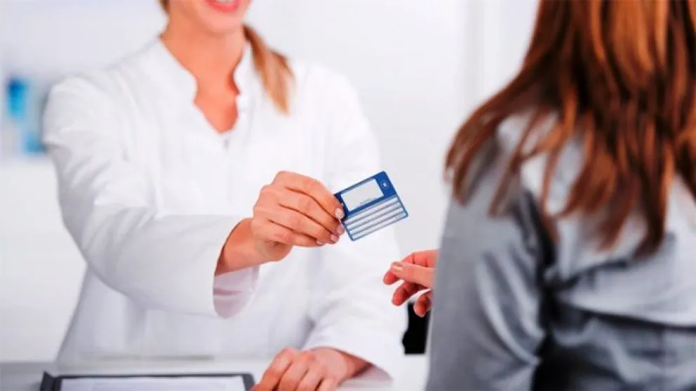 ¿Cuáles son las prepagas que deberán bajar sus precios? 