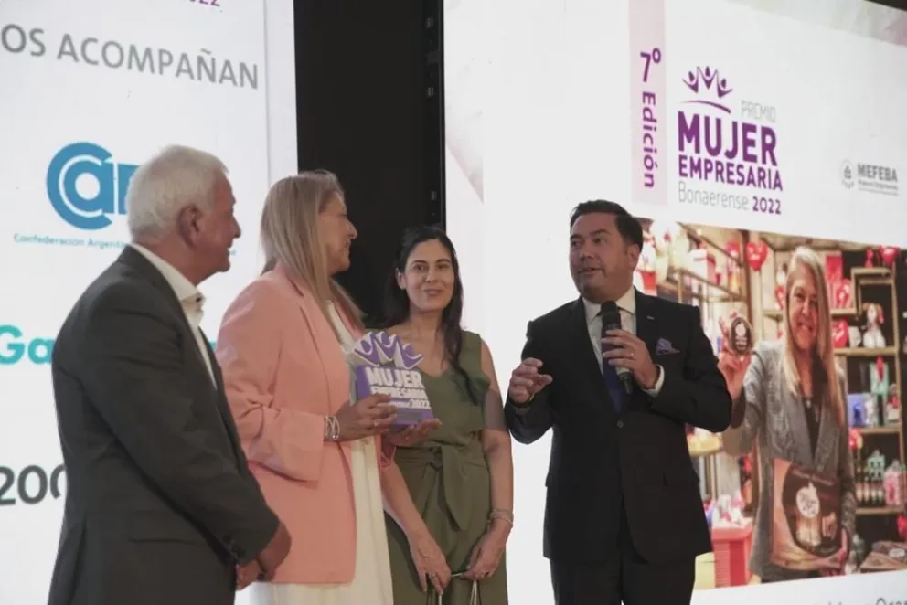 Reconocimiento para Fabiana Ocaranza por parte de la Federación Económica Bonaerense