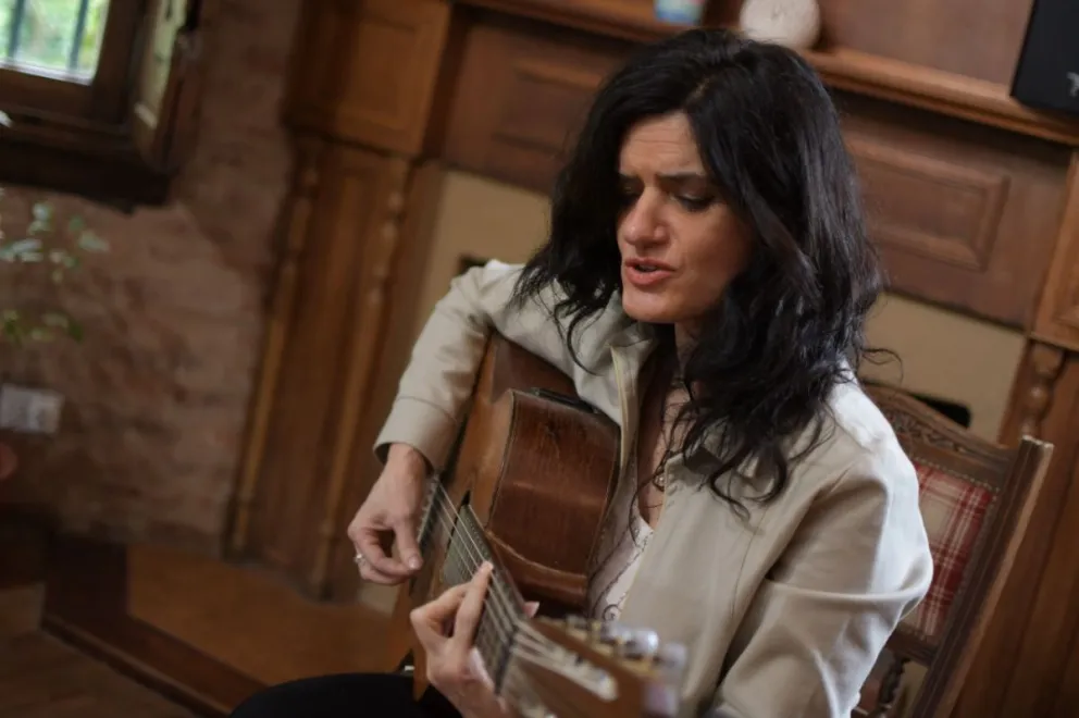 Luciana Panaino presenta "Músicas del Río de la Plata"