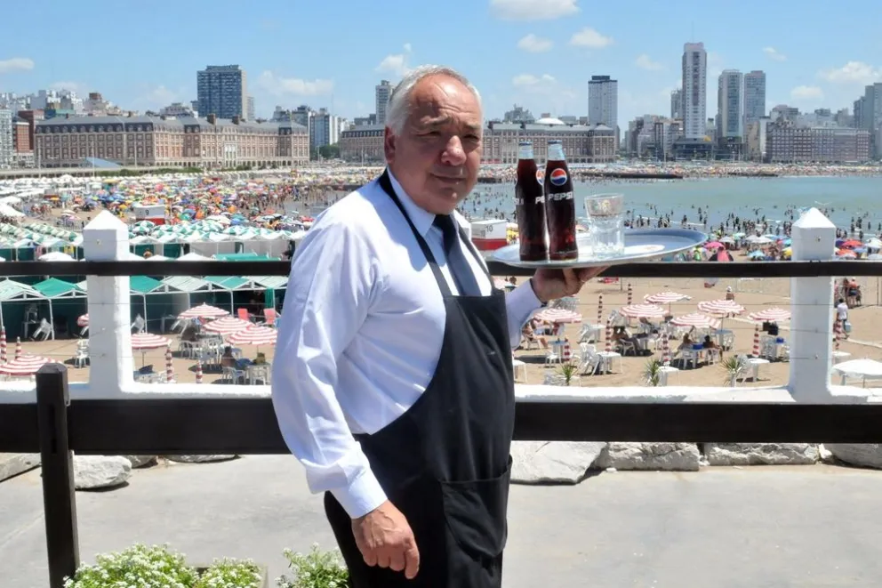 Gastronómicos y hoteleros cobrarán un plus de temporada de 120 mil pesos