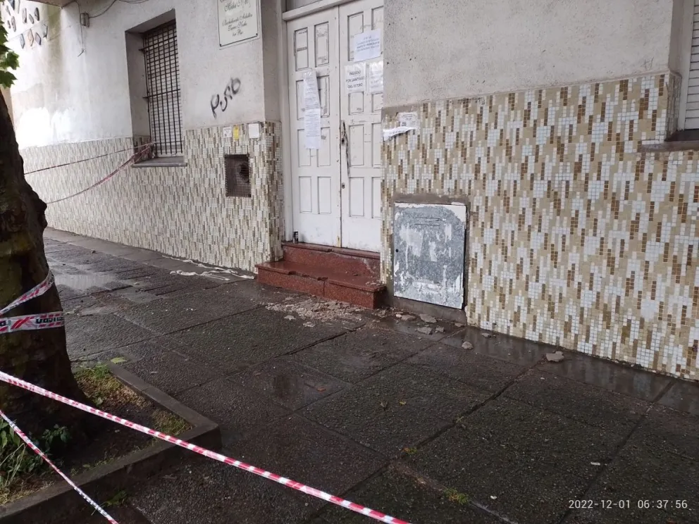Desgracia con suerte: se cayó mampostería de una escuela de Mar del Plata y no hubo heridos