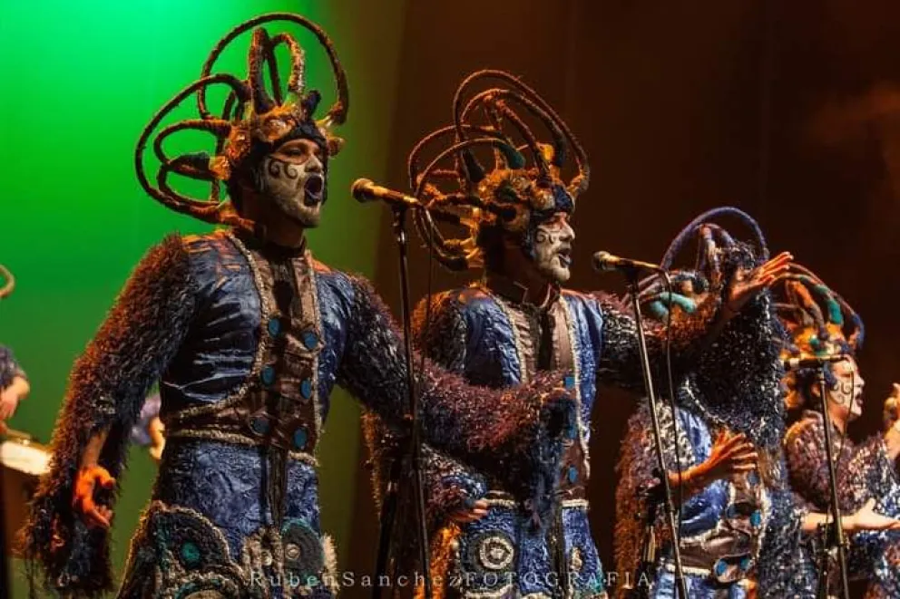 Se presenta la murga uruguaya "Despuntando Vicios" en el Auditorium