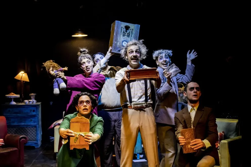 Llega "El funeral de los objetos", el éxito del off en Buenos Aires