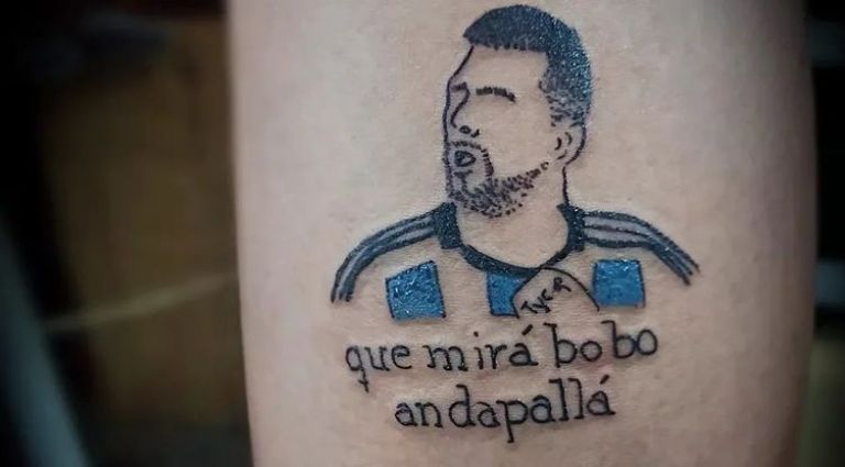 Qué mirá bobo, Messi besando la Copa y la silueta del Dibu, encabezan el  ranking de tatuajes | Infobrisas | Noticias de Mar del Plata y la zona