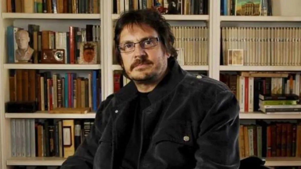 Felipe Pigna cargó contra Milei por la elevación de Ménem a prócer: “fue una provocación”