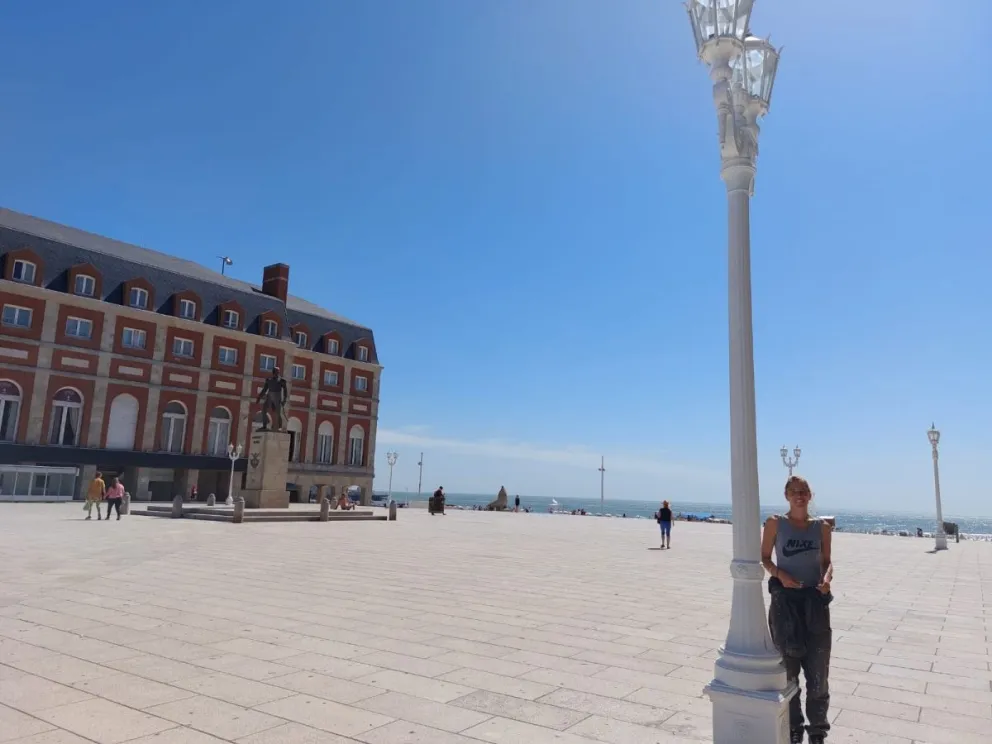Se completó la restauración de las históricas farolas emplazadas en la Rambla