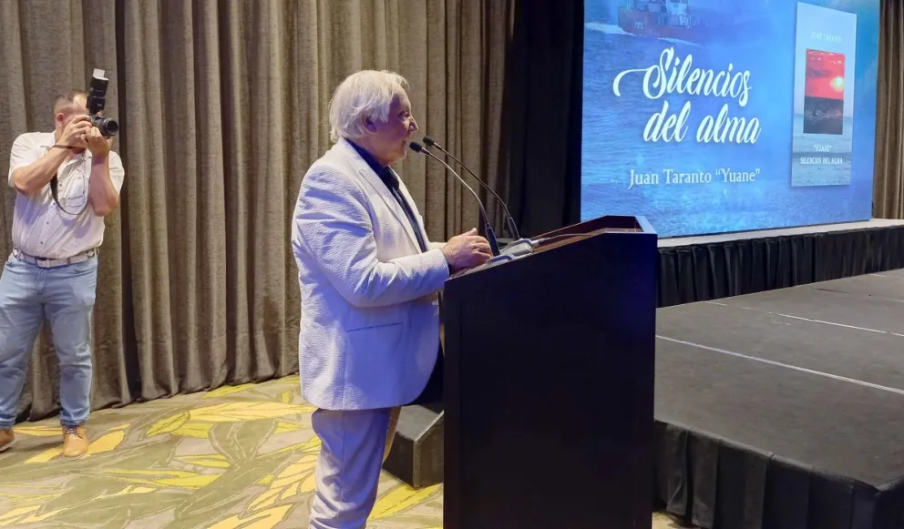 Con mucha emotividad, Juan Taranto presentó su libro "Silencios del alma"