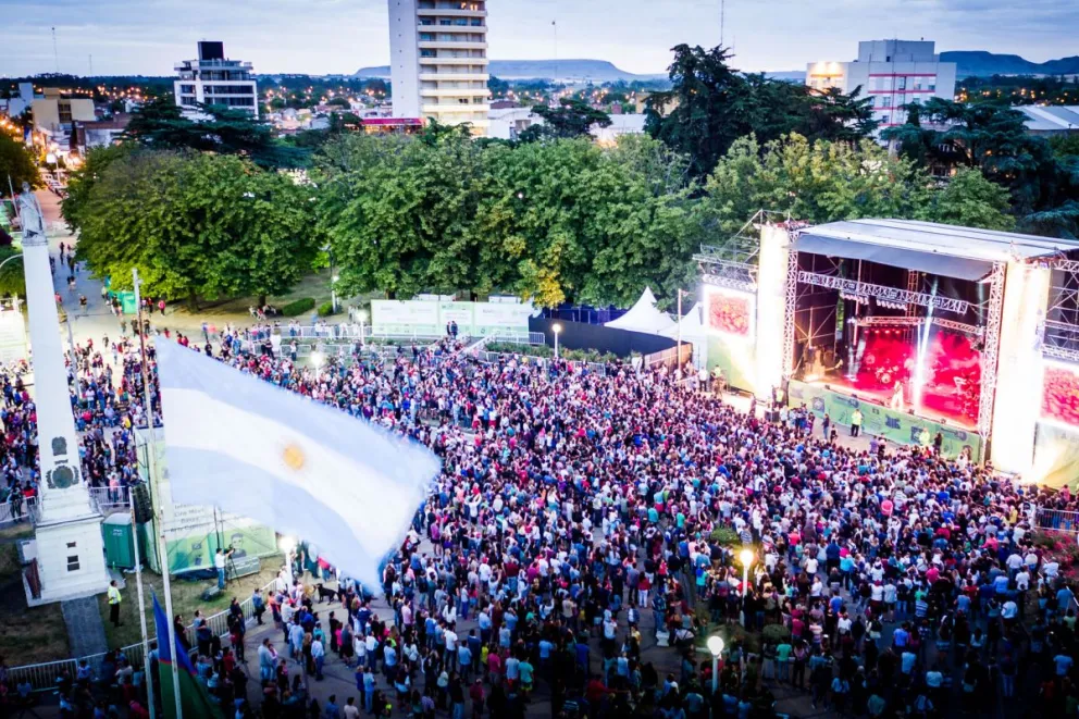 Los Nocheros, Axel y Turf, platos fuertes de la Fiesta Nacional del Automovilismo de Balcarce