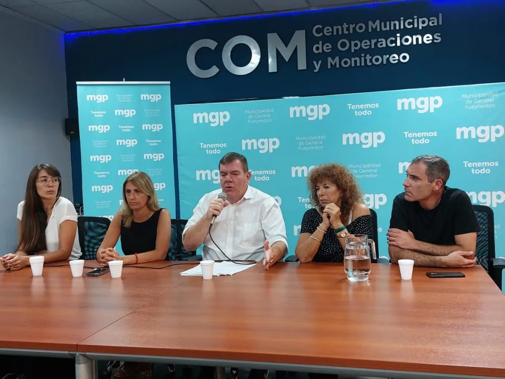 Montenegro tildó de mafiosos a los taxistas y anticipó multas y suspensión de licencias