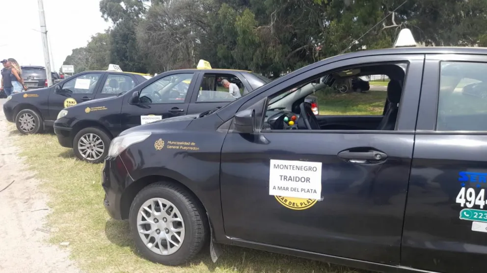 Taxistas se concentran en la Ruta 2 y le respondieron al Intendente: "No somos mafiosos"