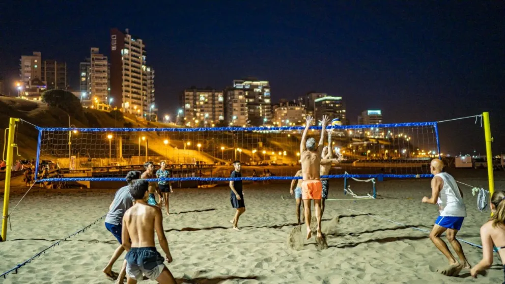 Torneos de Luna Llena: Beach Volley y Futvoley en Playa Deportiva Varese