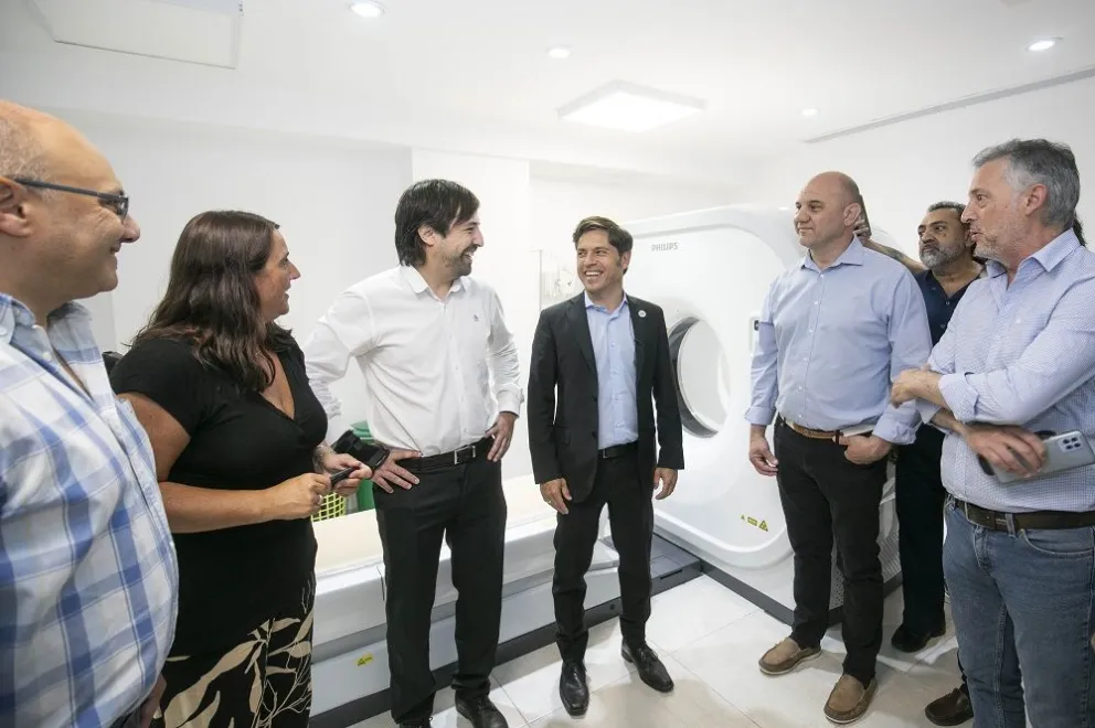 Kicillof visitó Balcarce con agenda de gestión y participó de la Fiesta del Automovilismo