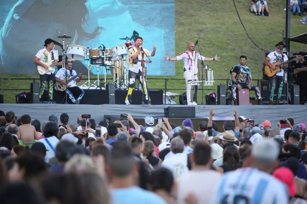 Una multitud disfrutó de Los Tekis en Mar del Plata