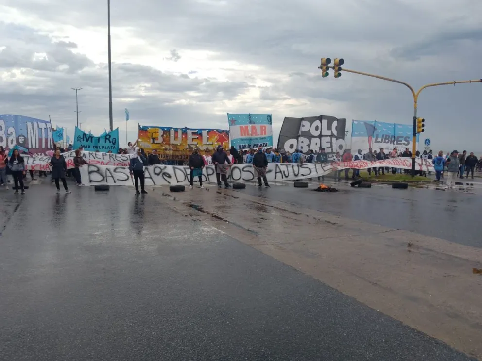 Organizaciones sociales bloquearon el acceso norte a Mar del Plata