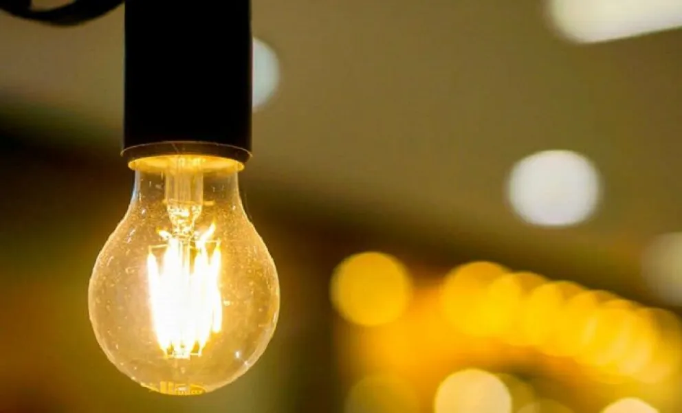 Confirman que no habrá aumentos en la luz para sectores de bajos ingresos y pequeños comercios