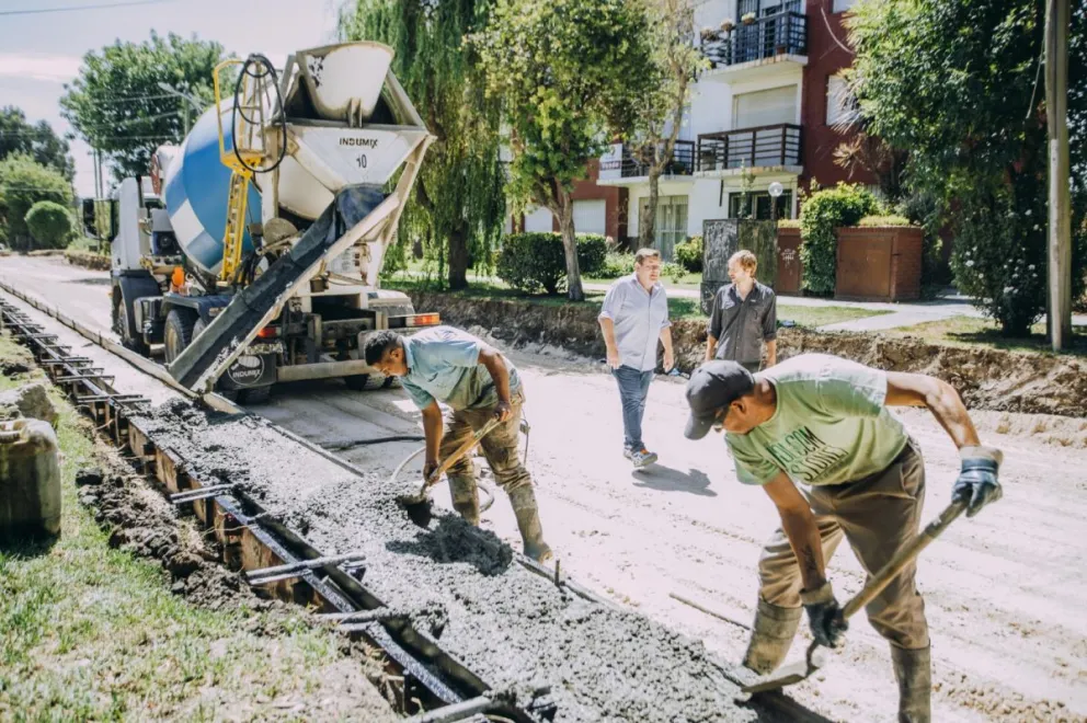 Obras de cordón cuneta en el barrio Zacagnini